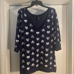 🚨flash sale🚨Dark blue and white heart top